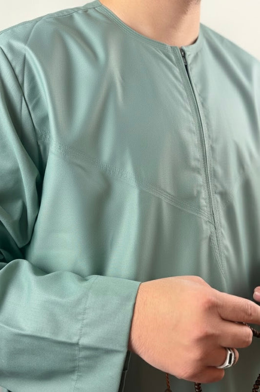 Plain Emarati thobe with zipper