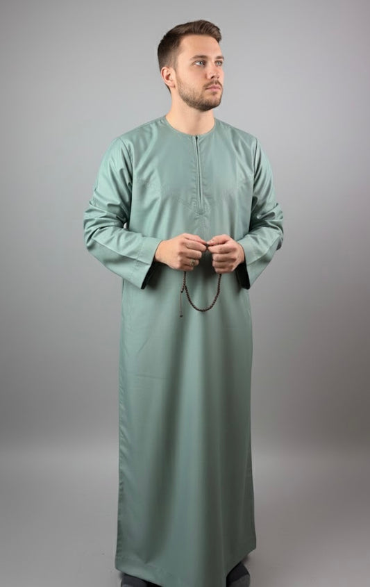 Plain Emarati thobe with zipper