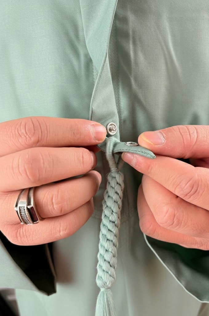 Emarati thobe with removable tassel