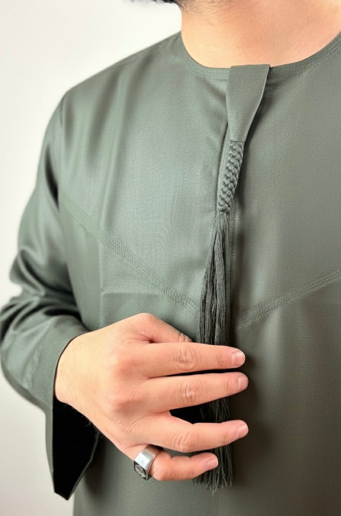 Emarati thobe with removable tassel