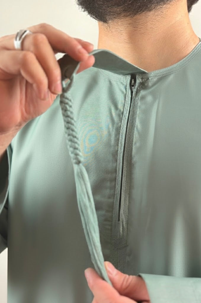 Emarati thobe with removable tassel